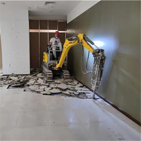 小挖机室内拆除